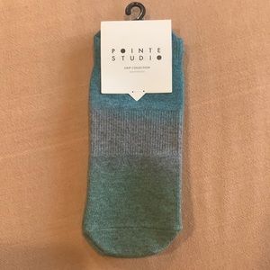 Pointe Studio Grip Socks NWT M/L